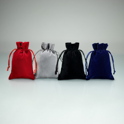 Aksamitne Etui z Recyklingu na Biżuterię